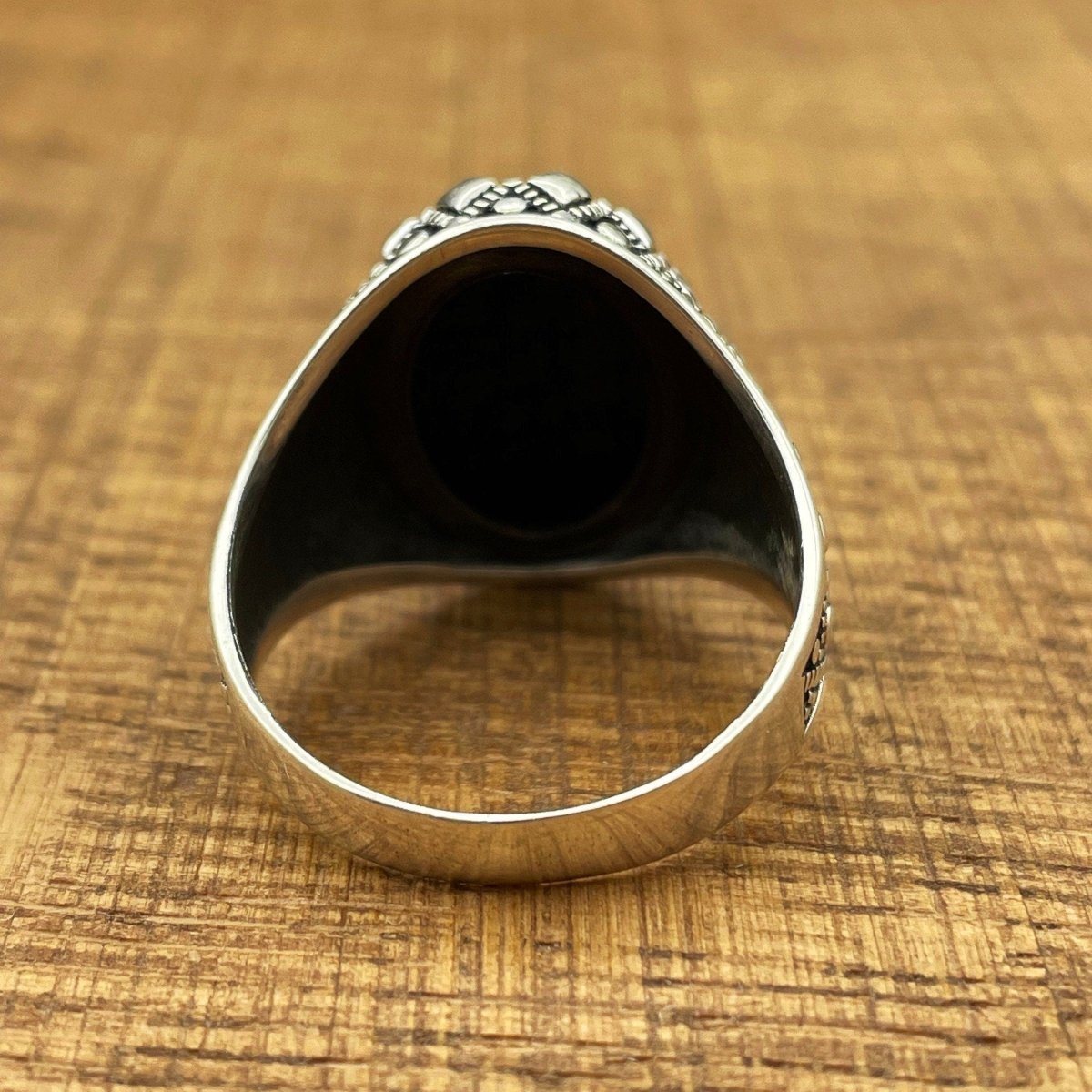 Handmade Silver Men's Oval Black Onyx Ring - TryAladdin