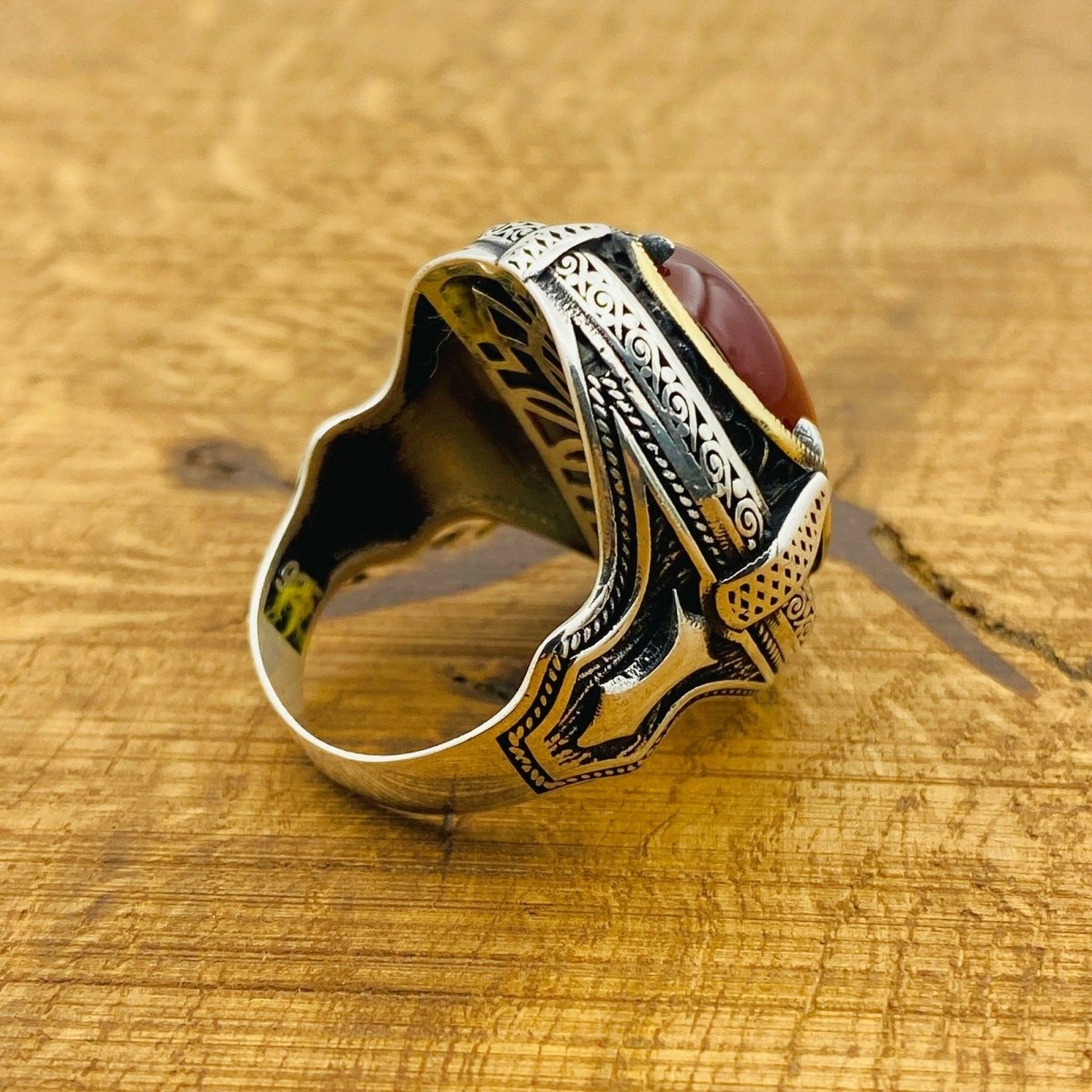 Men Red Aqeeq Silver Ring - TryAladdin