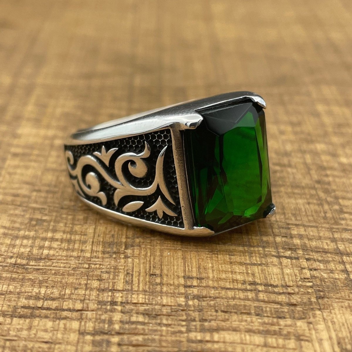 Men's Green Emerald Stone Silver Ring - TryAladdin