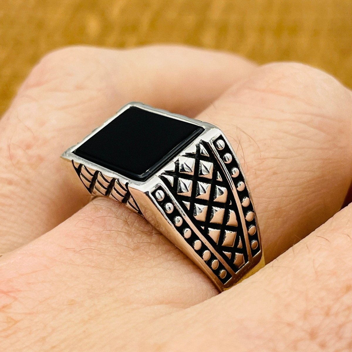 Men's Rectangle Black Onyx Stone Ring - TryAladdin