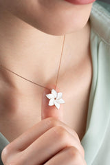 Nereze | White Enameled Wind Rose Necklace - TryAladdin