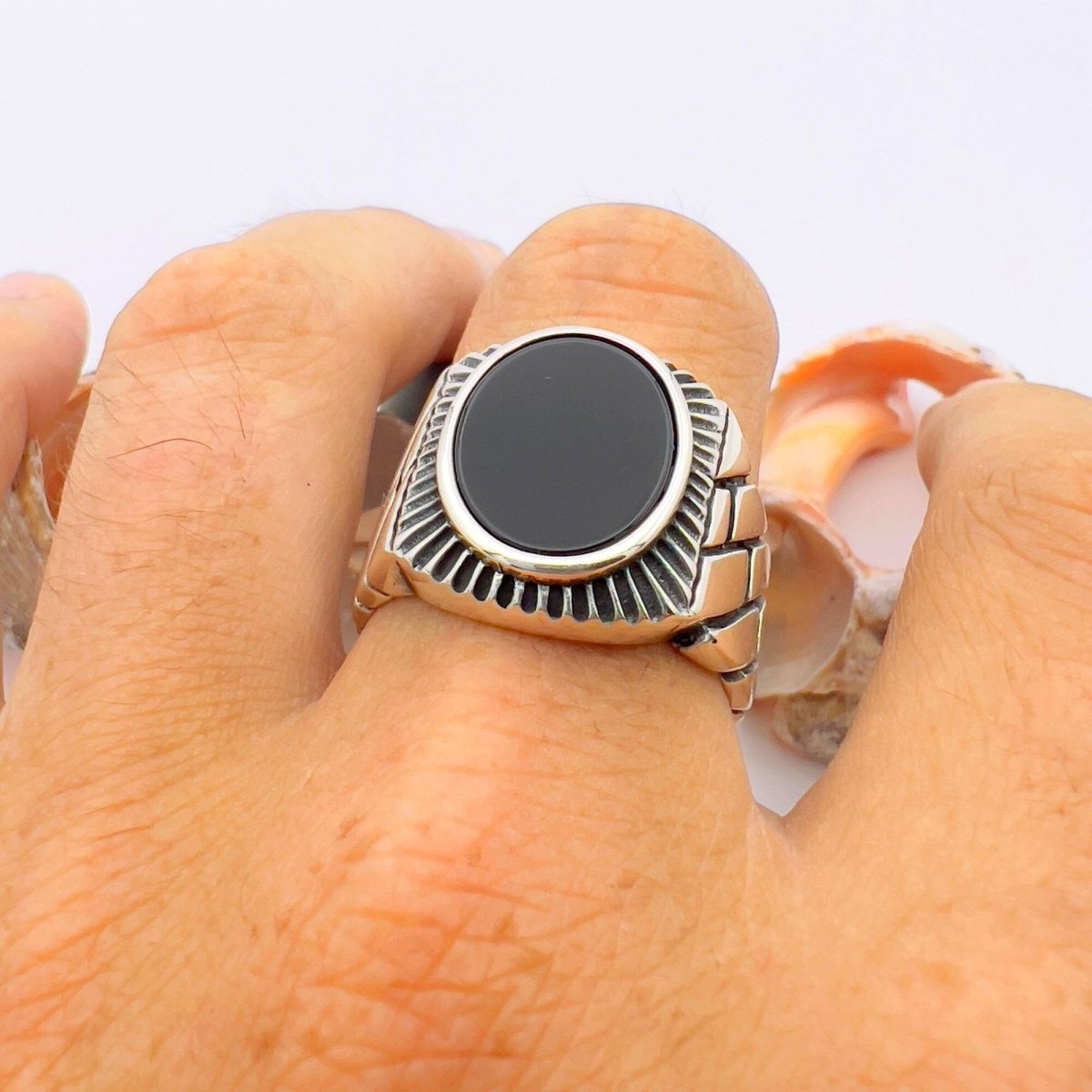 Onyx Men's Silver Ring - TryAladdin