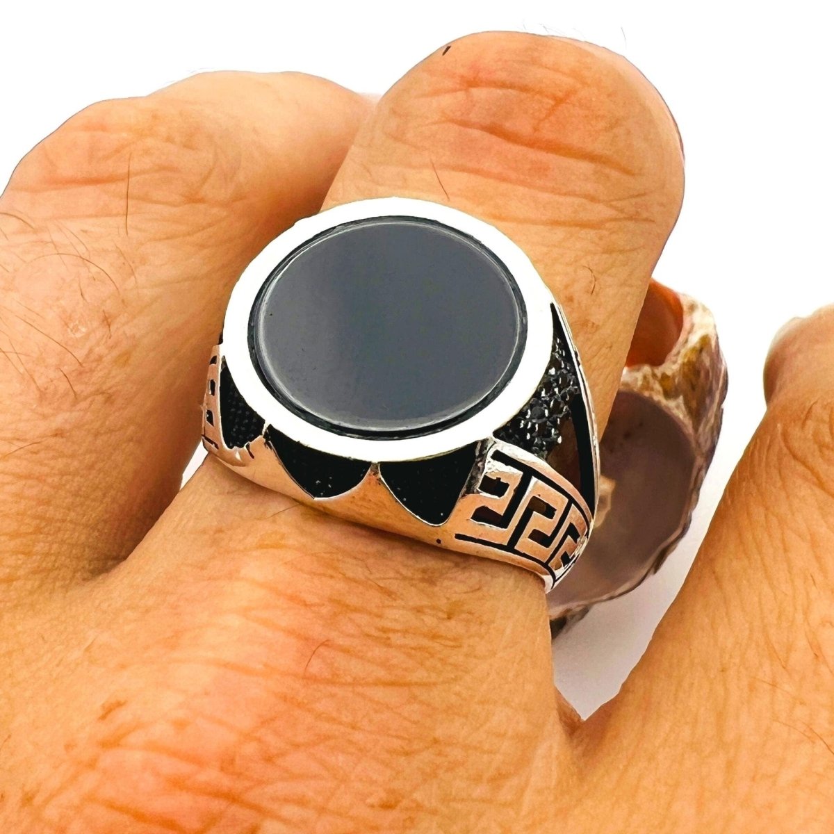 Onyx Men's Silver Ring - TryAladdin