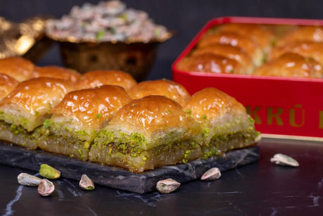 Sukru Efendi 1935 | Square Turkish Baklava With Pistachio in Gift Metal Box - TryAladdin