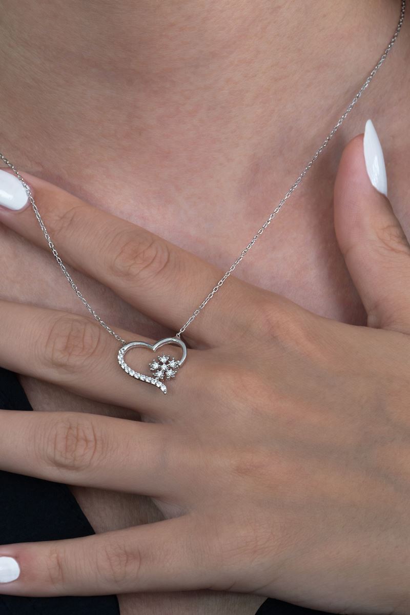 Taki | Silver Heart Snowflake Women Necklace Valentine Gift - TryAladdin