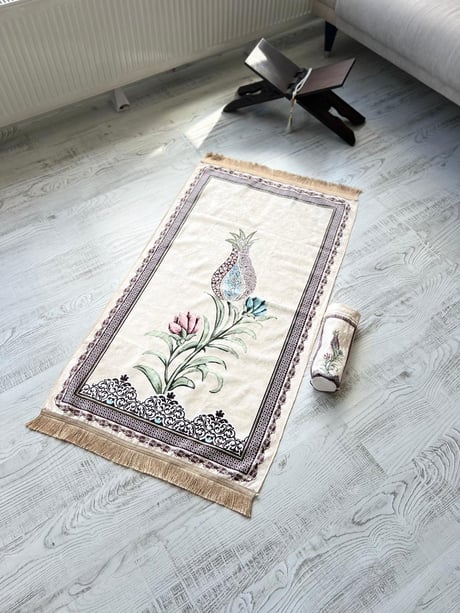 Tulip Motif Prayer Rug with Bag (Cream) - TryAladdin