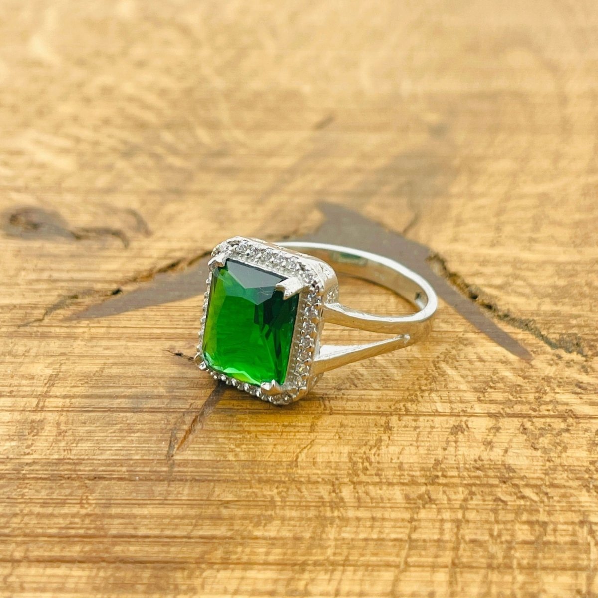 Women's Emerald Ring - TryAladdin