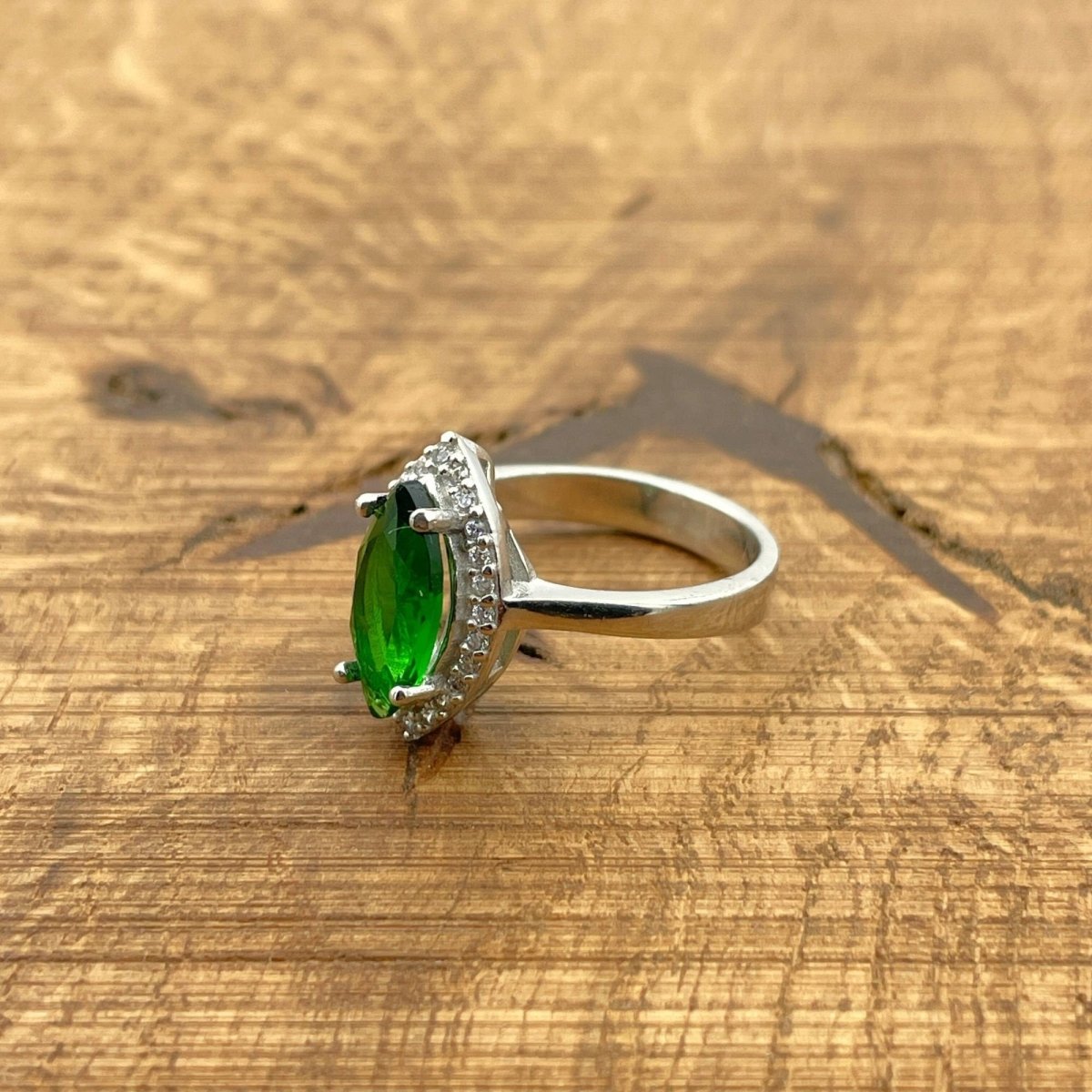 Women's Emerald Silver Ring - TryAladdin