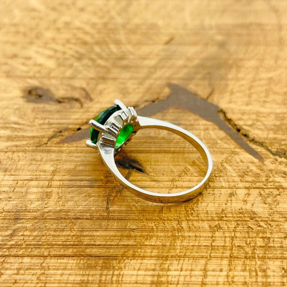 Women's Green Emerald Ring - TryAladdin