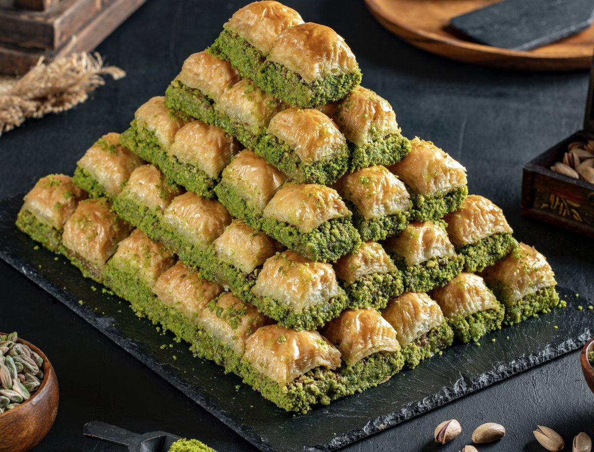 Koskeroglu | Turkish Lasting Baklava with Pistachio - TryAladdin